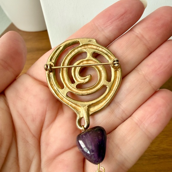 Vintage Matte Goldtone Spiral Brooch with Amethyst Bead & Purple Lucite Dangle - Picture 4 of 9